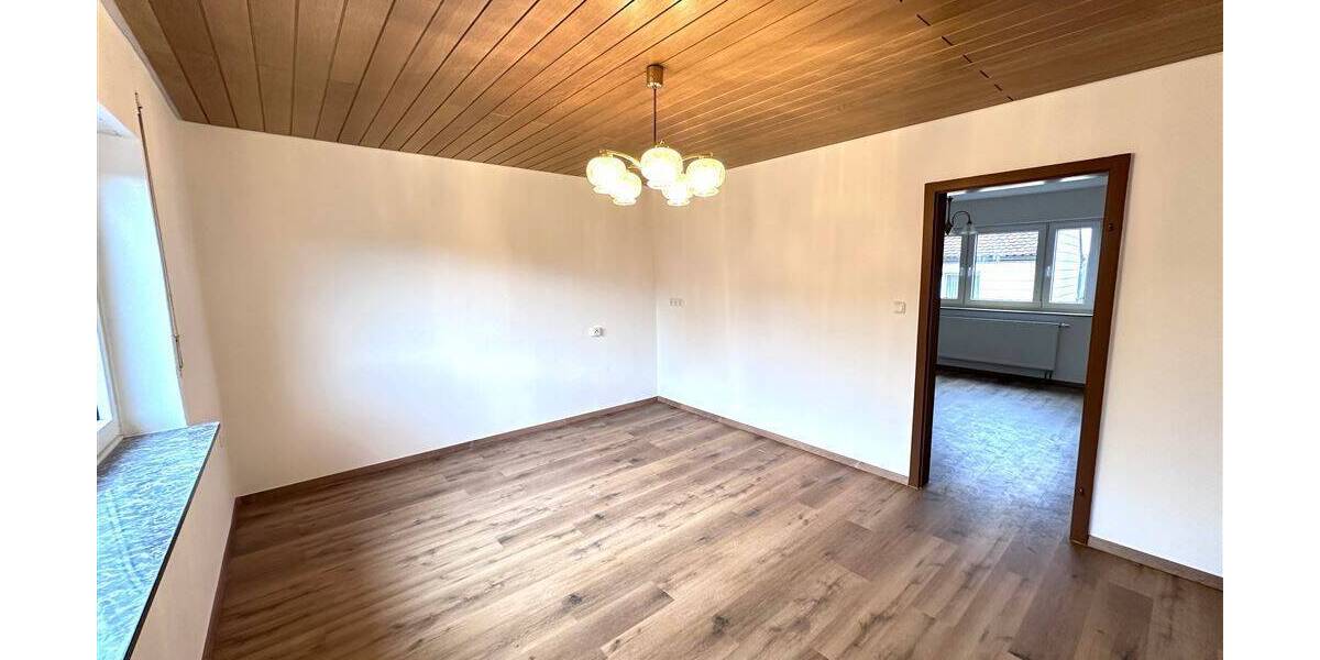 Einfamilienhaus Oberdachstetten - 8 Zimmer, 173 m&sup2;, 1.200&euro; | Angebot:26657158