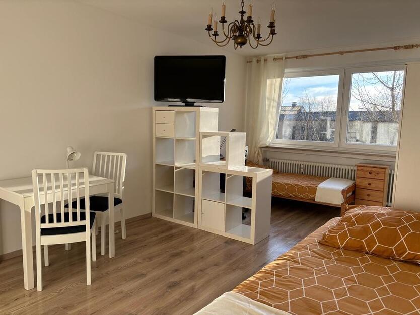 Möbl. Doppelzimmer m. Balkon Furnished Double Room with Balcony zimmer