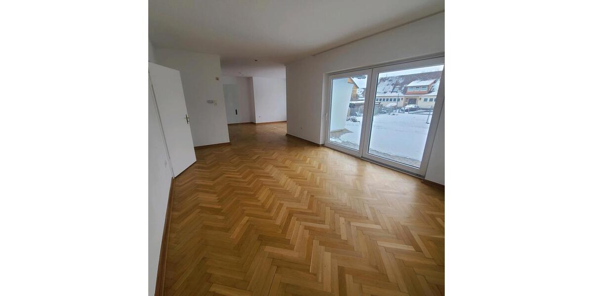 Einfamilienhaus Lemgo - 3 Zimmer, 135 m&sup2;, 1.800&euro; | Angebot:24284339