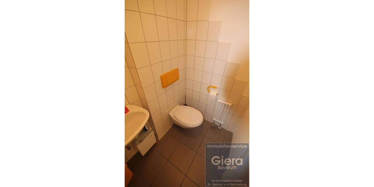 Gewerbeobjekt Warmensteinach - 5 Zimmer, 135 m&sup2;, 945&euro; | Angebot:24024973