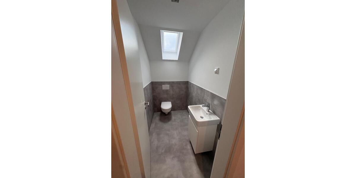 Dachgeschoßwohnung Weinheim - 3 Zimmer, 127 m&sup2;, 1.525&euro; | Angebot:24377941