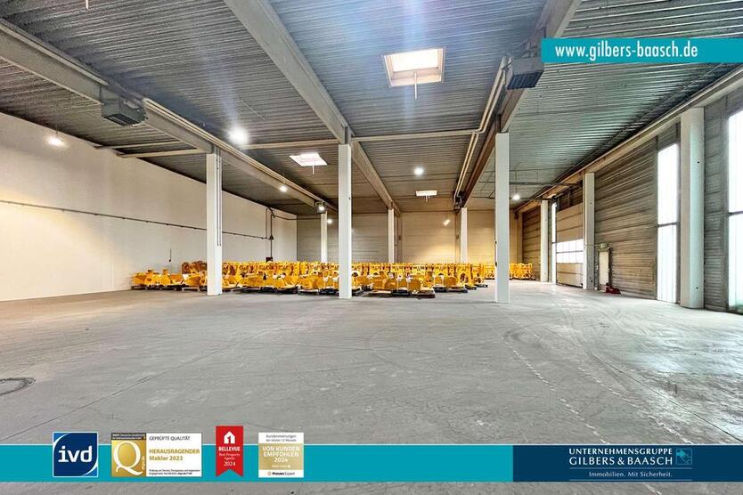 Großzügige Hallenfläche mit Rolltor - geeignet für Lager-Produktionszwecke oder Großhandel