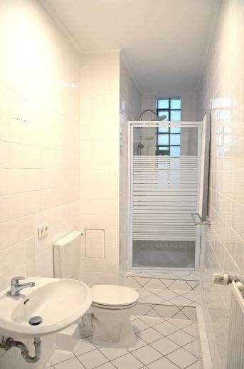 Gepflegte Altbau- ObergeschossWohnung mit überdachtem PKW-Stellplatz und guter Raumaufteilung in beliebter Wohnlage in Hamburg- Eimsbüttel