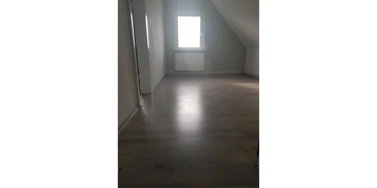 Dachgeschoßwohnung Bergen - 5 Zimmer, 100 m&sup2;, 700&euro; | Angebot:24550244