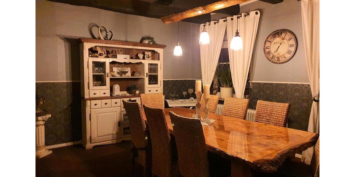 Einfamilienhaus Binnen - 9 Zimmer, 380 m&sup2;, 1.400&euro; | Angebot:26296310