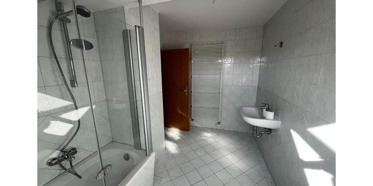 Dachgeschoßwohnung Altenburg - 3 Zimmer, 62 m&sup2;, 460&euro; | Angebot:25305748