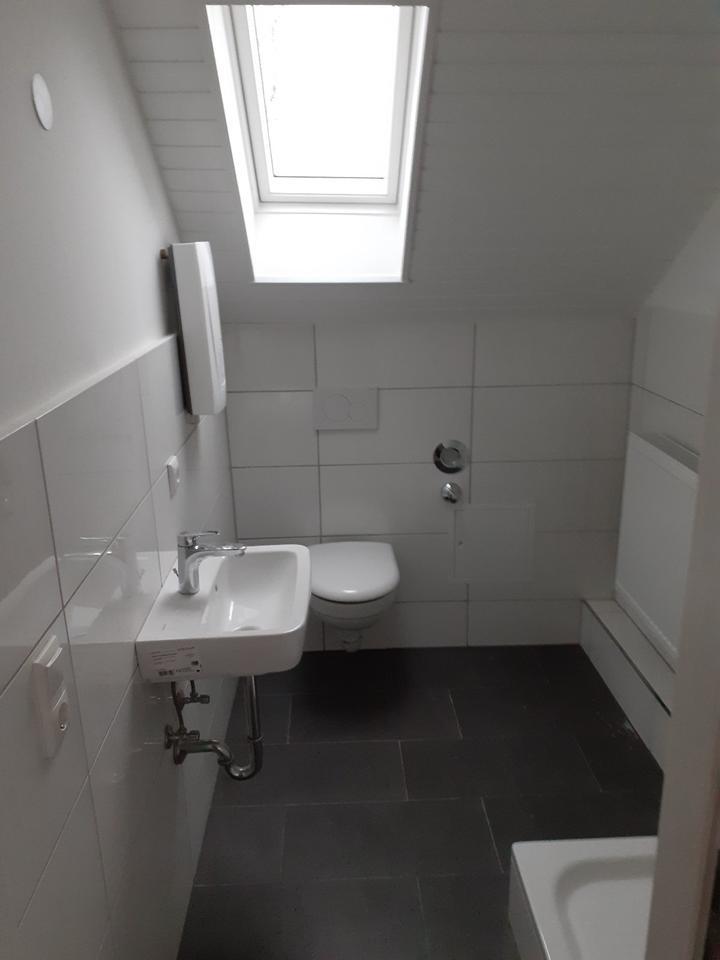Helle 2,5 Zimmer DG Wohnung in Köln Dellbrück zu vermieten