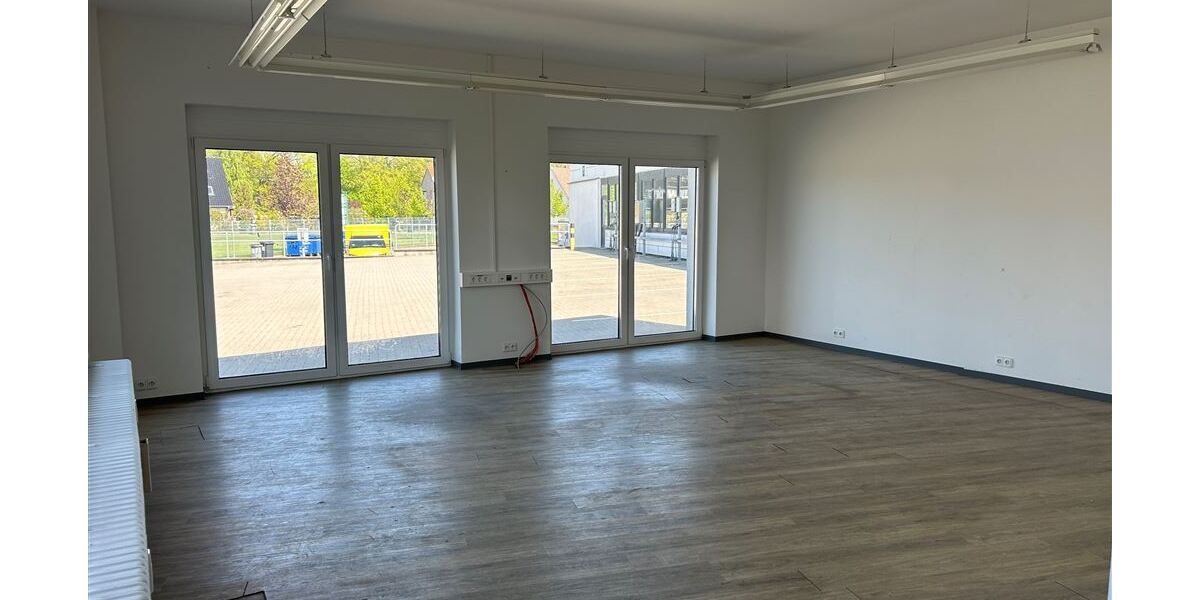 Interessante Lagerhalle mit Laderampen u. Bürofläche - Gewerbeobjekt Steyerberg | Angebot:26858109
