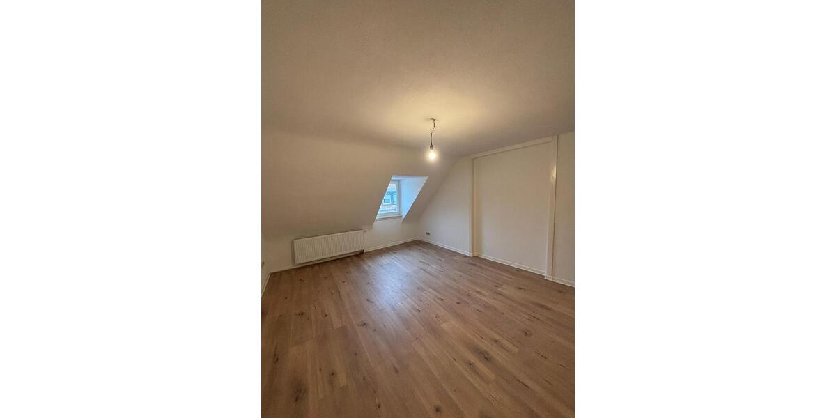 Dachgeschoßwohnung Worms - 3 Zimmer, 92 m&sup2;, 1.058&euro; | Angebot:25975167