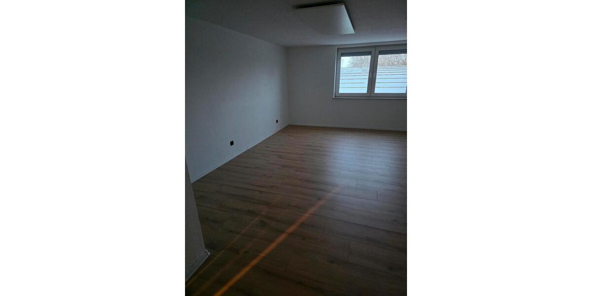 Etagenwohnung Wallerfangen - 4.5 Zimmer, 182 m&sup2;, 1.035&euro; | Angebot:25279550