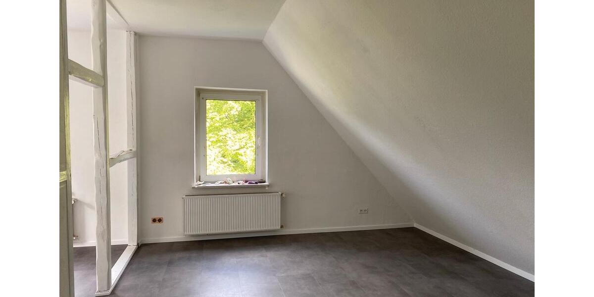 Schöne Helle 2 Zimmer Dachgeschosswohnung 2 zimmer