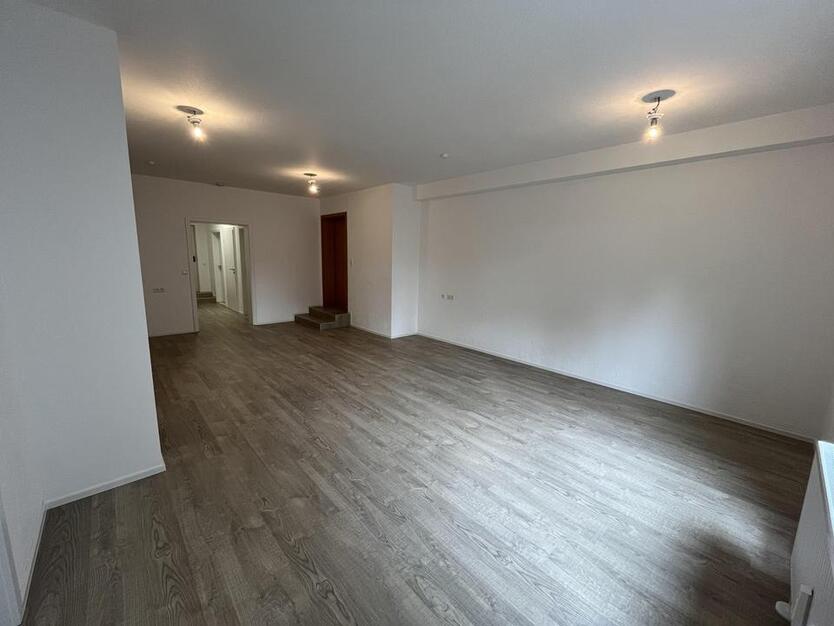 Große und geräumige 2,5 Zimmer Wohnung mit ordentlich Platz zimmer