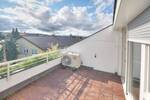 Helle 4-Zimmer-Wohnung mit Loggia und Garage