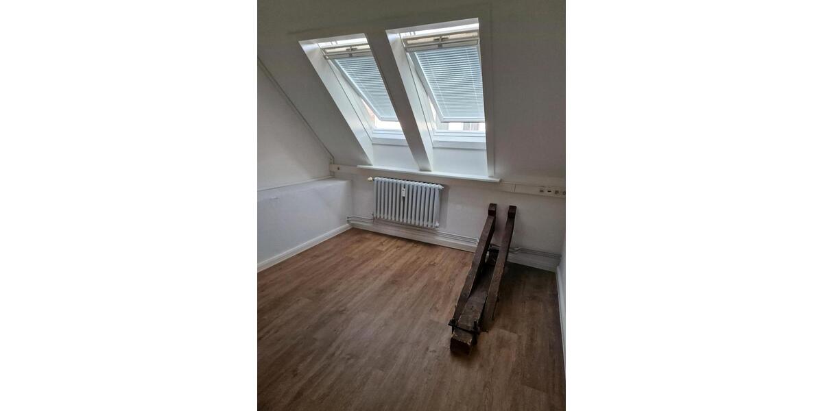 Dachgeschoßwohnung Kiel Ravensberg - 2 Zimmer, 37 m&sup2;, 750&euro; | Angebot:25869692