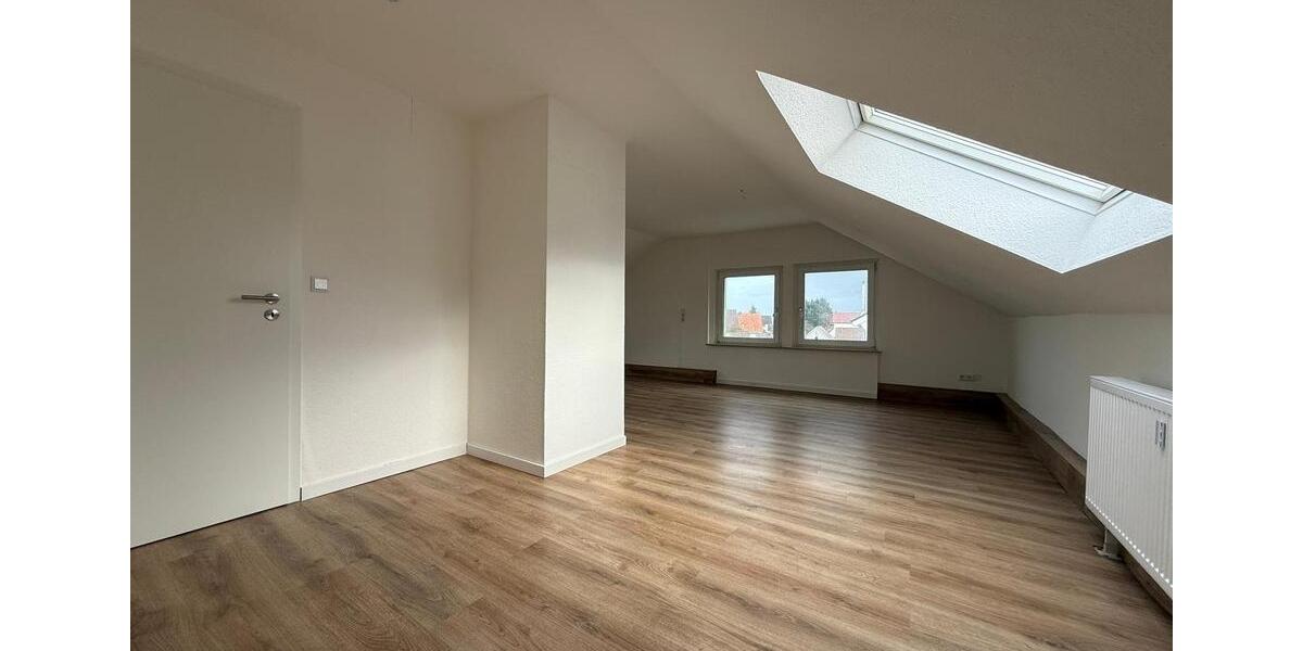 Dachgeschoßwohnung Lage - 2.5 Zimmer, 73 m&sup2;, 600&euro; | Angebot:25171871