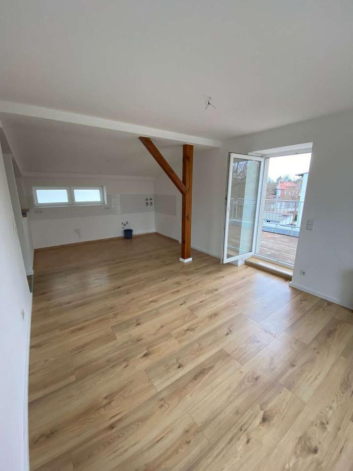 Sehr helle 2-Raum Wohnung mit großem Balkon in Zeuthen zimmer
