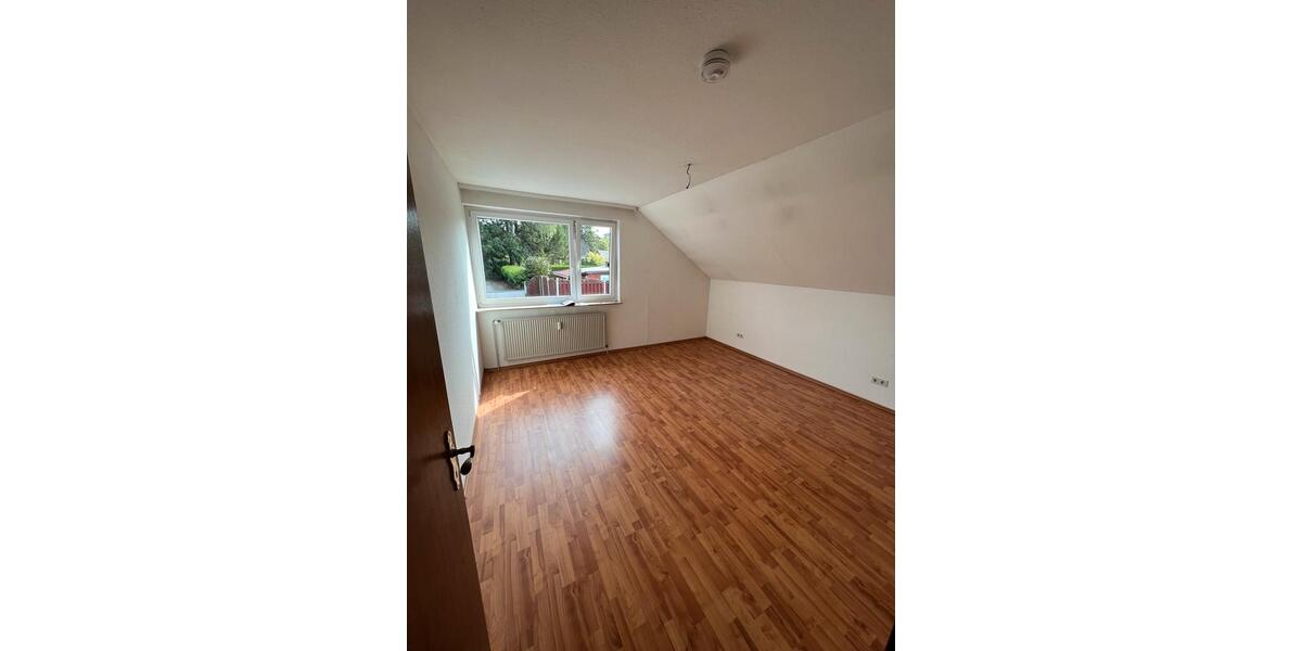 Dachgeschoßwohnung Sterup - 3 Zimmer, 108 m&sup2;, 1.056&euro; | Angebot:25844673