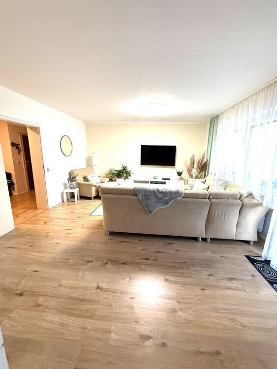Top 4 ZW Versbach, saniert, Gäste WC, EBKü, Balkon - Studenten WG willkommen