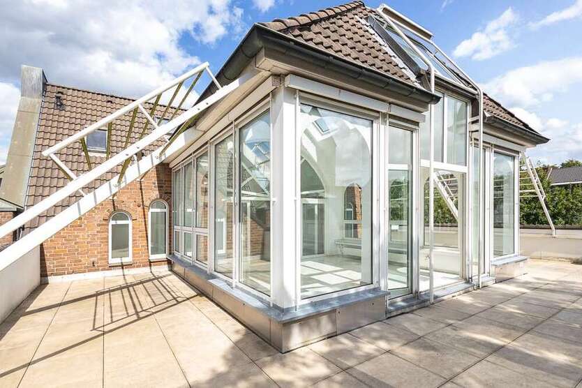 Wohnung zum Mieten in Düsseldorf Rath 2.500 € 329 m²