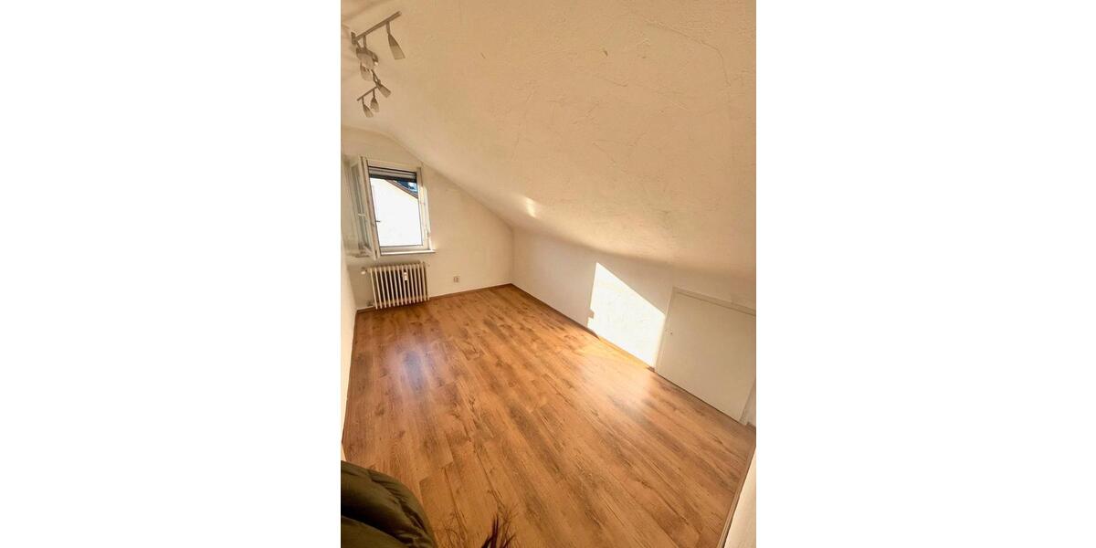 Dachgeschoßwohnung Kuchen - 3.5 Zimmer, 65 m&sup2;, 650&euro; | Angebot:25103993