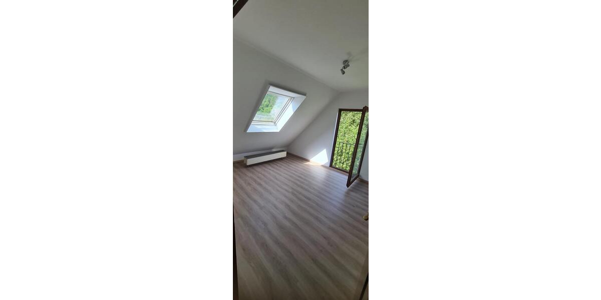 Dachgeschoßwohnung Freudenberg - 3 Zimmer, 75 m&sup2;, 700&euro; | Angebot:25105123