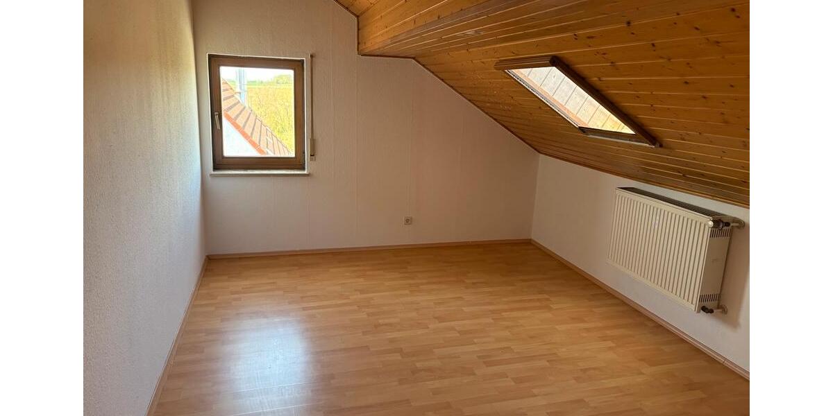 Dachgeschoßwohnung Ellingen - 2.5 Zimmer, 55 m&sup2;, 385&euro; | Angebot:26322569