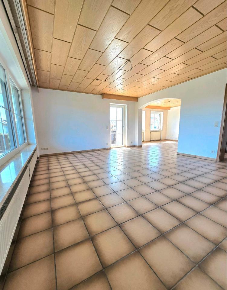 Helle und großzügige 4,5 Zimmer Wohnung