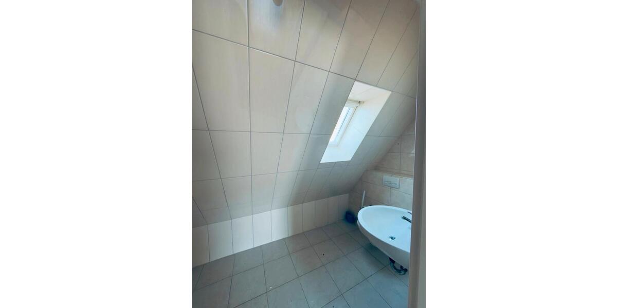 Dachgeschoßwohnung Ditzingen - 3.5 Zimmer, 85 m&sup2;, 1.200&euro; | Angebot:26603214