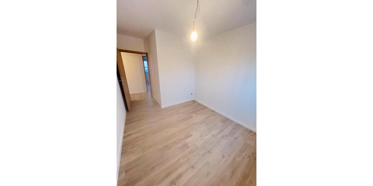 Dachgeschoßwohnung Duisburg Walsum - 4 Zimmer, 87 m&sup2;, 1.200&euro; | Angebot:25087105