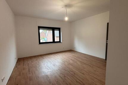Erstbezug, All inklusive 2,5 Zimmer Wohnung in ruhiger Lager zimmer