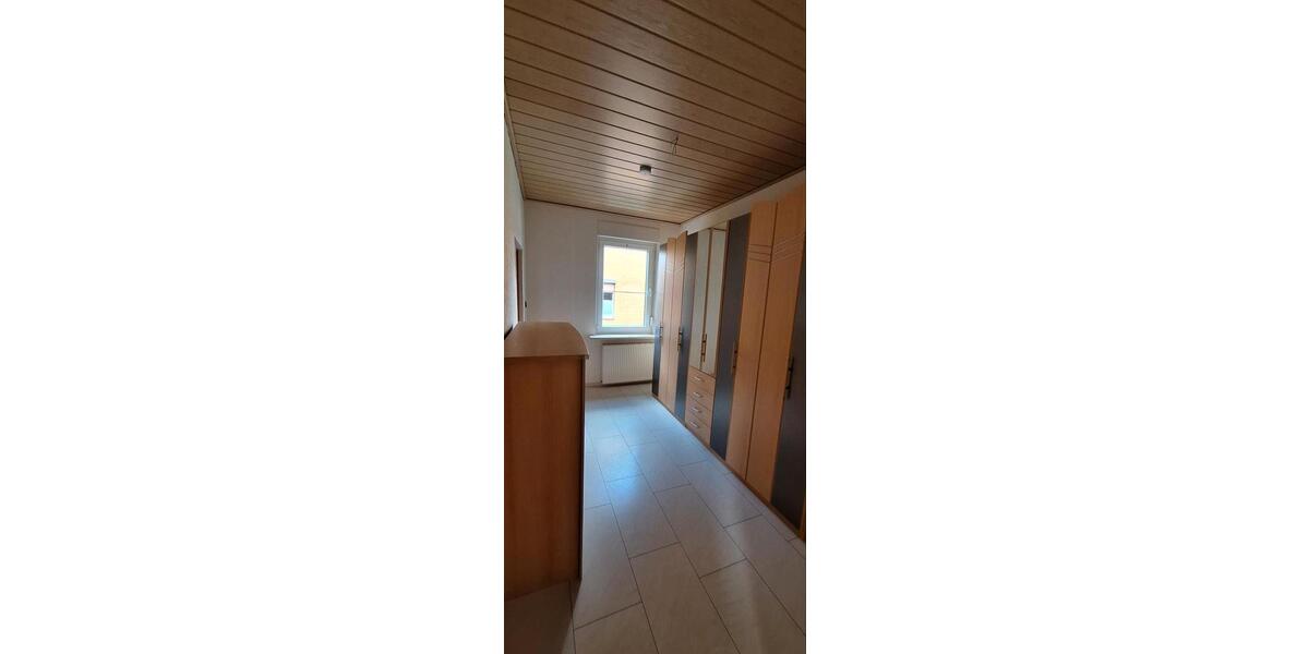 Etagenwohnung Peine - 7 Zimmer, 180 m&sup2;, 1.600&euro; | Angebot:26613104