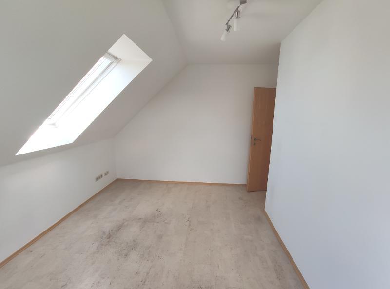 3 Zi. Wohnung im DG (1.OG) mit Balkon und Carport - Etagenwohnung Pommersfelden | Angebot:23903906