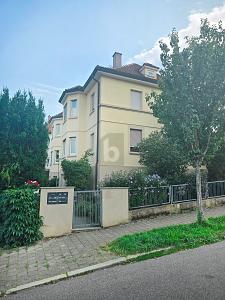 CHARMANT, RENOVIERT UND LEERSTEHEND IN TOP LAGE