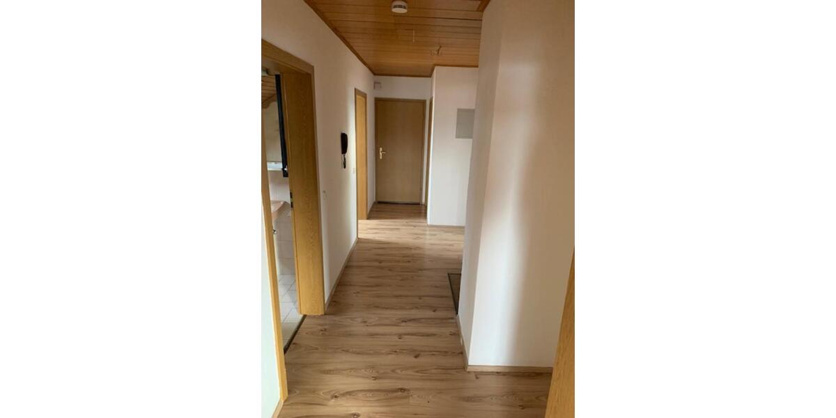 Dachgeschoßwohnung Wenzenbach - 3 Zimmer, 75 m&sup2;, 600&euro; | Angebot:24742064