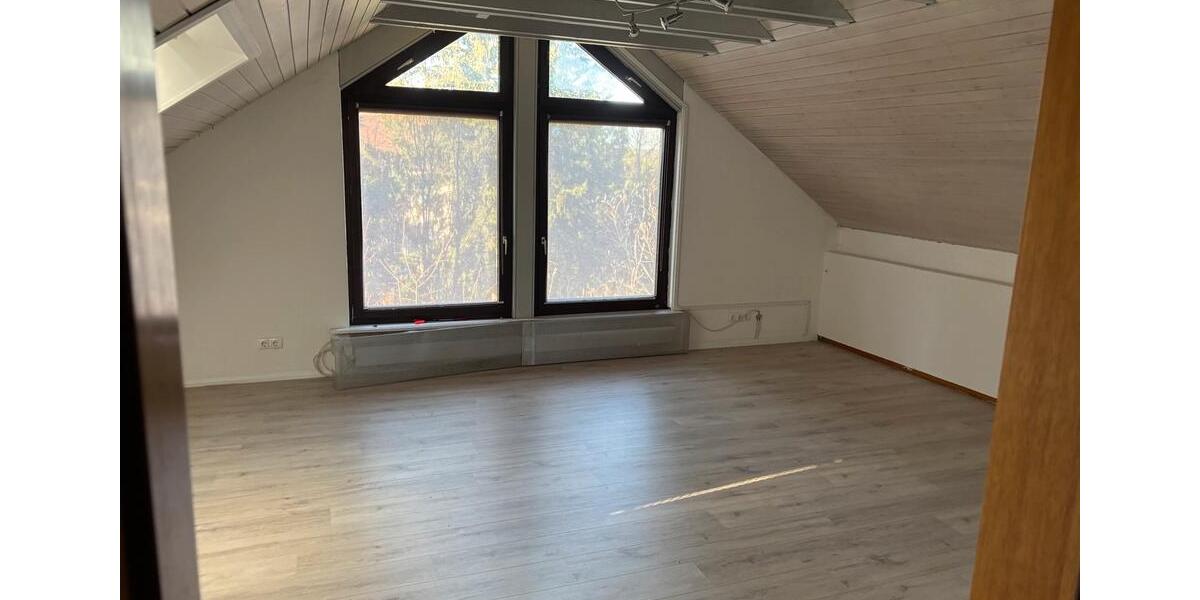 Dachgeschoßwohnung Eningen unter Achalm - 2 Zimmer, 90 m&sup2;, 875&euro; | Angebot:25255236