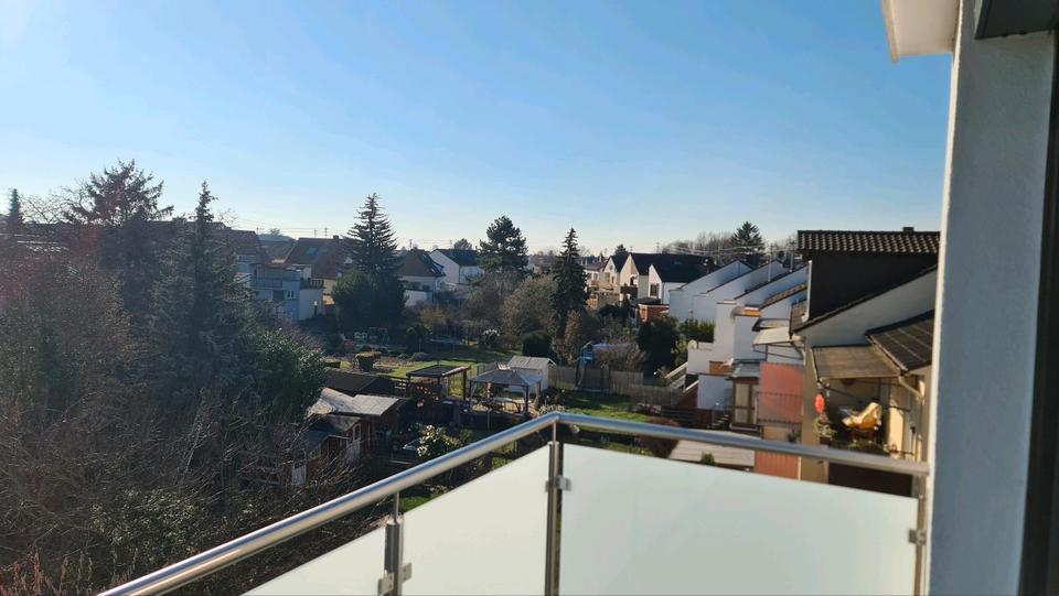 Traumhafte, kernsanierte 3-Zi Wohnung mit blick ins Grüne