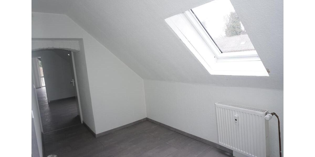 Dachgeschoßwohnung Bad Arolsen - 6 Zimmer, 110 m&sup2;, 825&euro; | Angebot:24867683