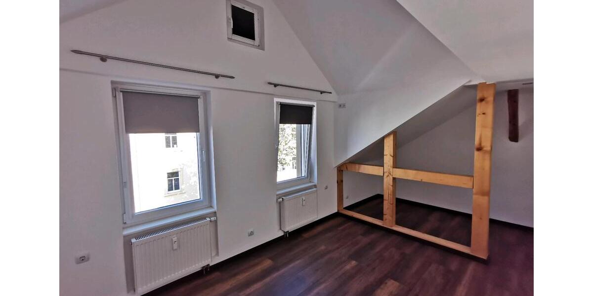 Dachgeschoßwohnung Elsterwerda - 4 Zimmer, 115 m&sup2;, 979&euro; | Angebot:25893670