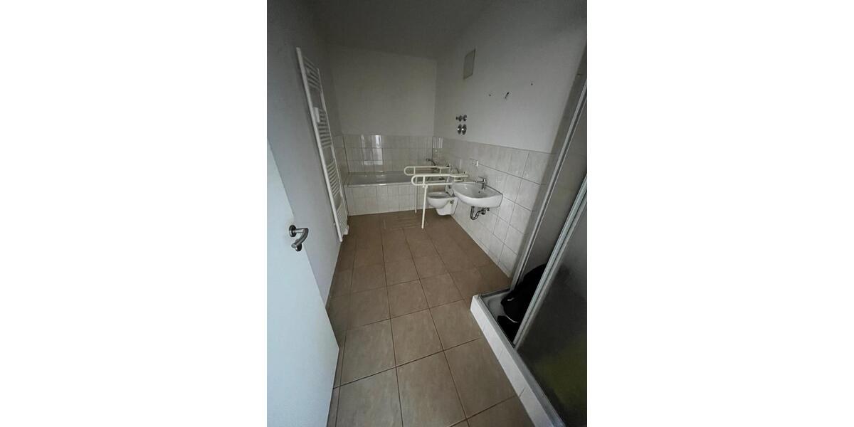 Dachgeschoßwohnung Freiberg - 3 Zimmer, 72 m&sup2;, 450&euro; | Angebot:26365879
