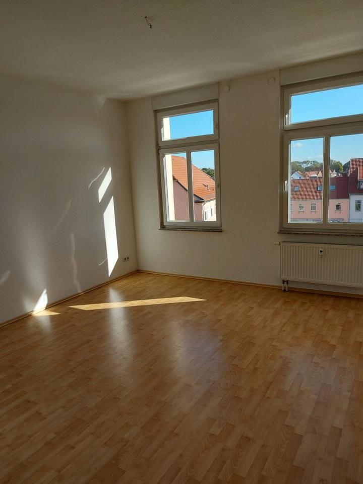 helle geräumige 2 Zimmer Wohnung im Zentrum