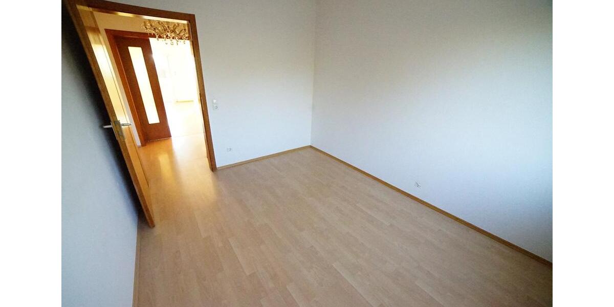 Hochparterre Offenbach am Main Hafen - 3 Zimmer, 82 m&sup2;, 1.290&euro; | Angebot:25725376