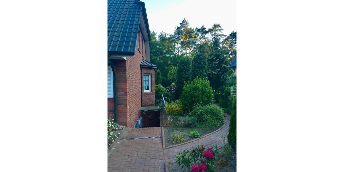 Einfamilienhaus Buxtehude - 2 Zimmer, 183 m&sup2;, 2.700&euro; | Angebot:26091803