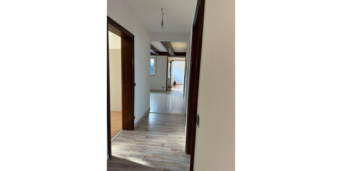 Etagenwohnung Uhingen - 4 Zimmer, 130 m&sup2;, 1.400&euro; | Angebot:26237436
