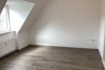 Kleine niedliche 2,5 Zimmer Dachgeschoss Wohnung zu sofort!