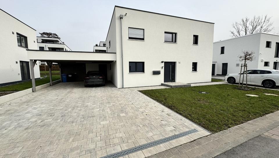 Neuwertige, exklusive 4,5-Zimmer-Wohnung mit Garten und Terrasse 4 zimmer