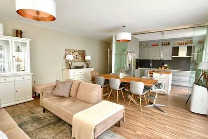 Hochwertige, vollmöblierte Erdgeschosswohnung mit Terrasse und Gartenanteil in bester Lage 4 zimmer