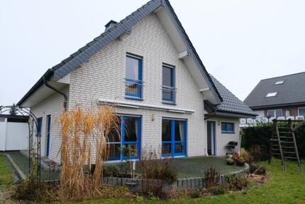 Haus Verl - 4 Zimmer, 148 m&sup2;, 1.690&euro; | Angebot:24441142