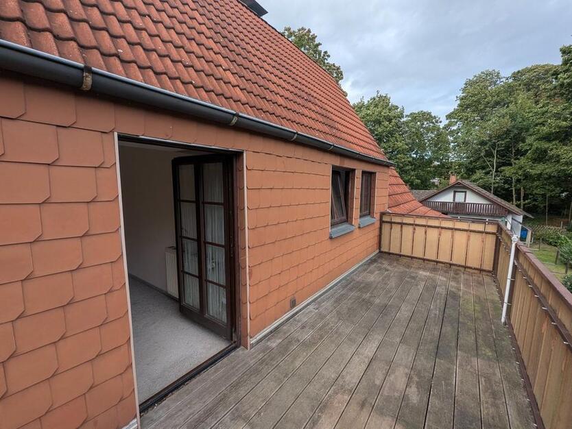 Zentrale 116 m²-4-Zi.-Dachgeschosswohng. m. gr. Dachb. u. Carport zimmer