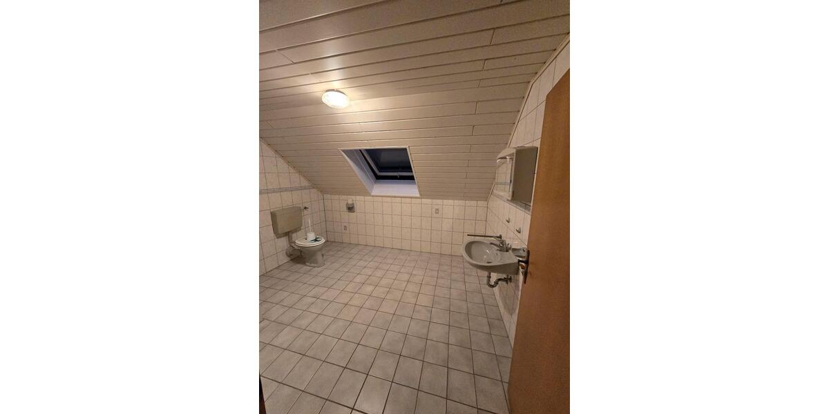 Dachgeschoßwohnung Grünberg - 3 Zimmer, 93 m&sup2;, 900&euro; | Angebot:26432407