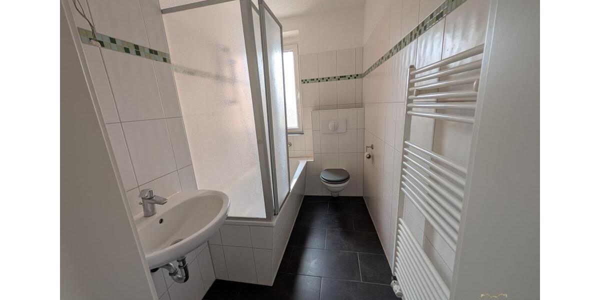 Etagenwohnung Bitterfeld-Wolfen Bitterfeld - 4 Zimmer, 92 m&sup2;, 650&euro; | Angebot:26442517